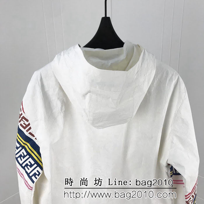 FENDI芬迪 系列款 19ss春季斜杠印花 定制科技折痕面料 男款風衣外套 ydi2498